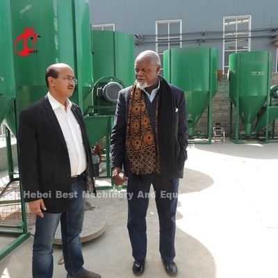 دجاج 1 أو 2 طن من آلات مطحنة علف الدواجن الصغيرة أوتوماتيكية بالكامل